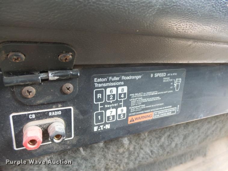 image for item K3010 1990 International 9300 fertilizer delivery truck