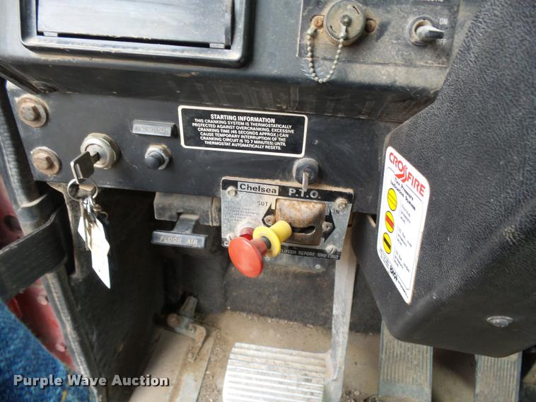 image for item K3010 1990 International 9300 fertilizer delivery truck