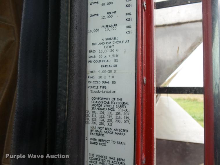 image for item K3010 1990 International 9300 fertilizer delivery truck