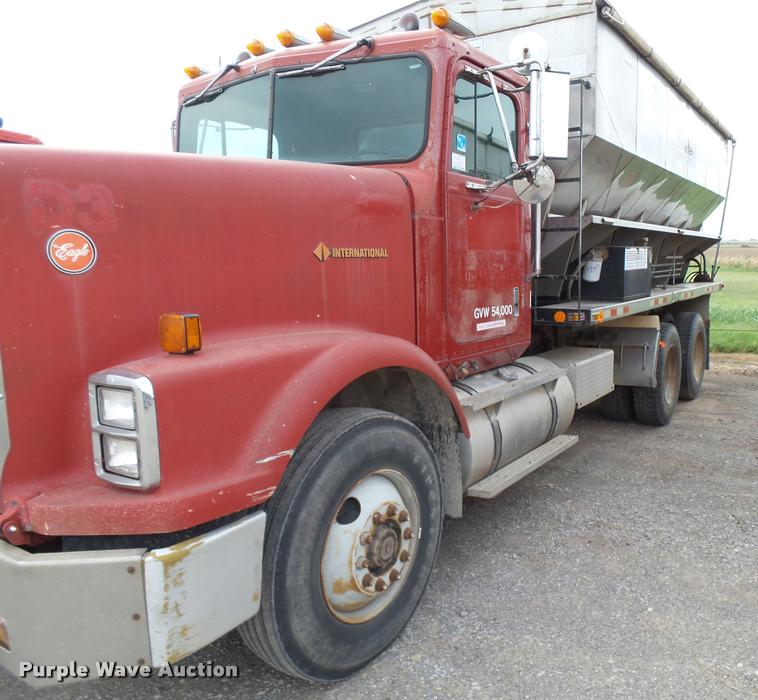 image for item K3010 1990 International 9300 fertilizer delivery truck