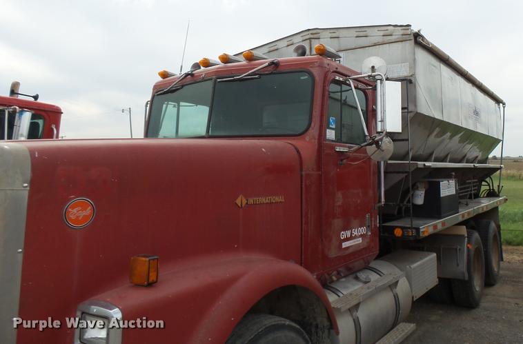 image for item K3010 1990 International 9300 fertilizer delivery truck