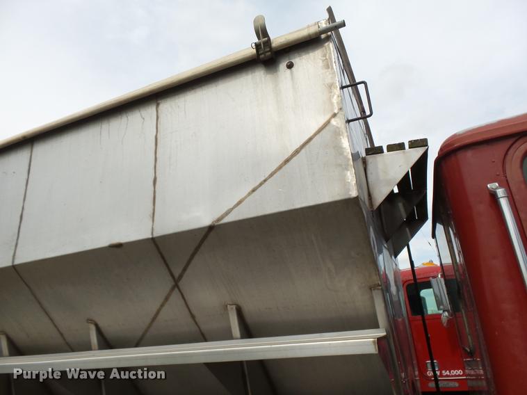 image for item K3010 1990 International 9300 fertilizer delivery truck