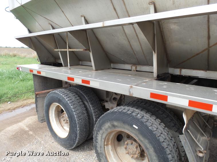 image for item K3010 1990 International 9300 fertilizer delivery truck