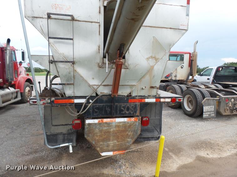 image for item K3010 1990 International 9300 fertilizer delivery truck