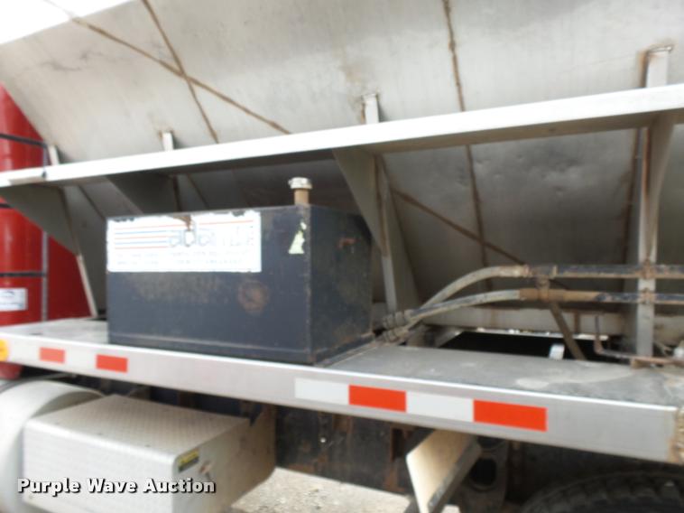 image for item K3010 1990 International 9300 fertilizer delivery truck