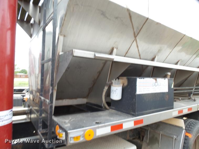 image for item K3010 1990 International 9300 fertilizer delivery truck