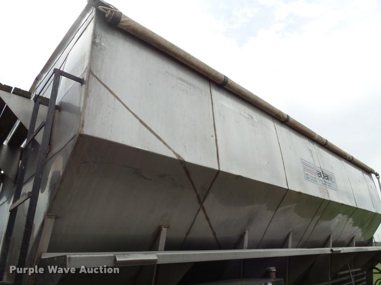 image for item K3010 1990 International 9300 fertilizer delivery truck