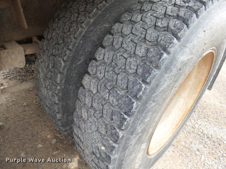 image for item K3010 1990 International 9300 fertilizer delivery truck