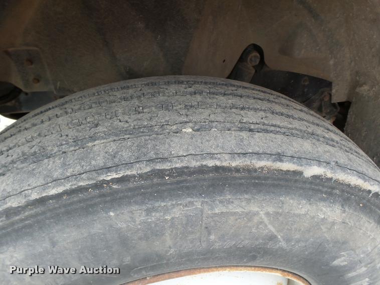 image for item K3010 1990 International 9300 fertilizer delivery truck