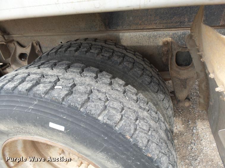 image for item K3010 1990 International 9300 fertilizer delivery truck