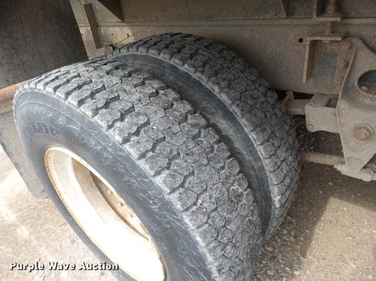 image for item K3010 1990 International 9300 fertilizer delivery truck