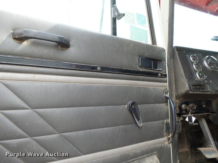 image for item K3011 1999 International 9100 semi truck