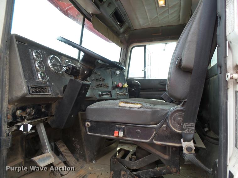 image for item K3011 1999 International 9100 semi truck