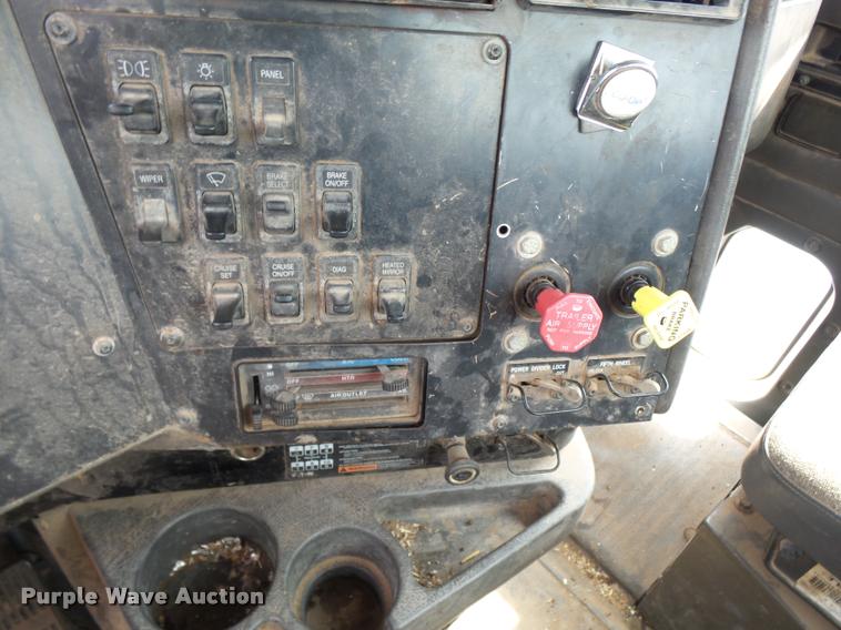 image for item K3011 1999 International 9100 semi truck