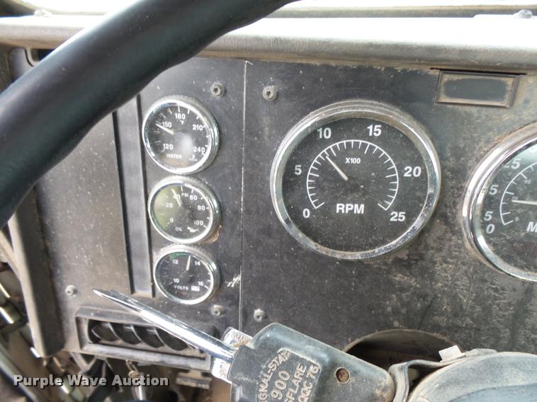 image for item K3011 1999 International 9100 semi truck