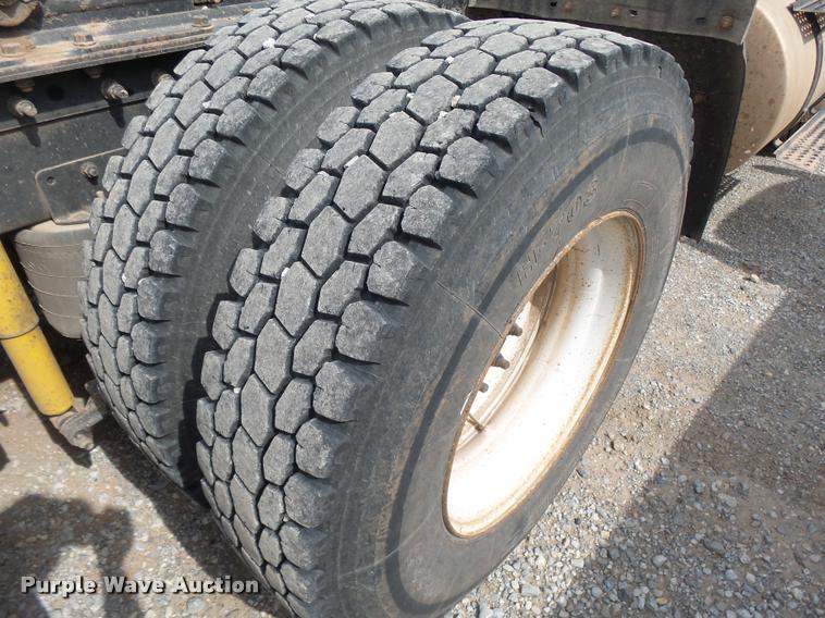 image for item K3011 1999 International 9100 semi truck