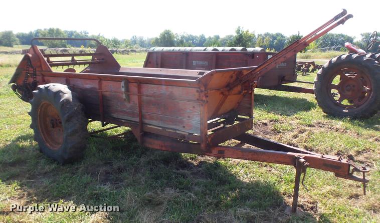 image for item K3734 New Idea manure spreader