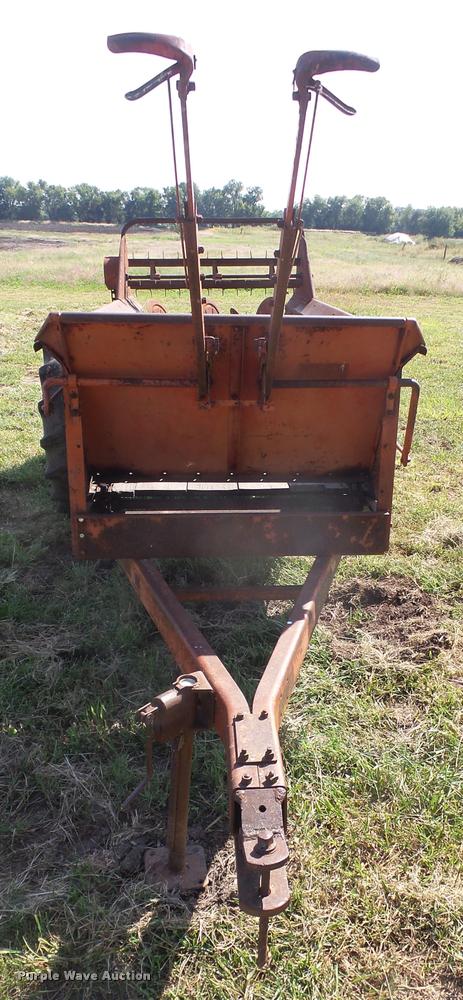image for item K3734 New Idea manure spreader