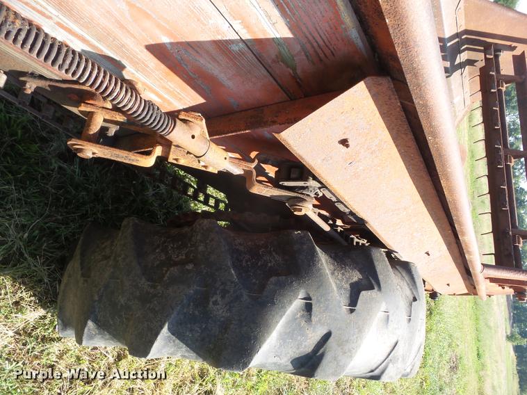 image for item K3734 New Idea manure spreader