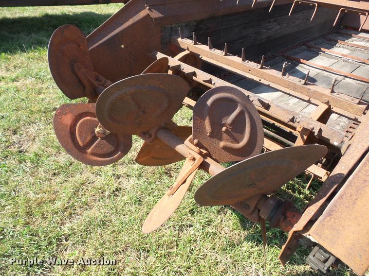 image for item K3734 New Idea manure spreader