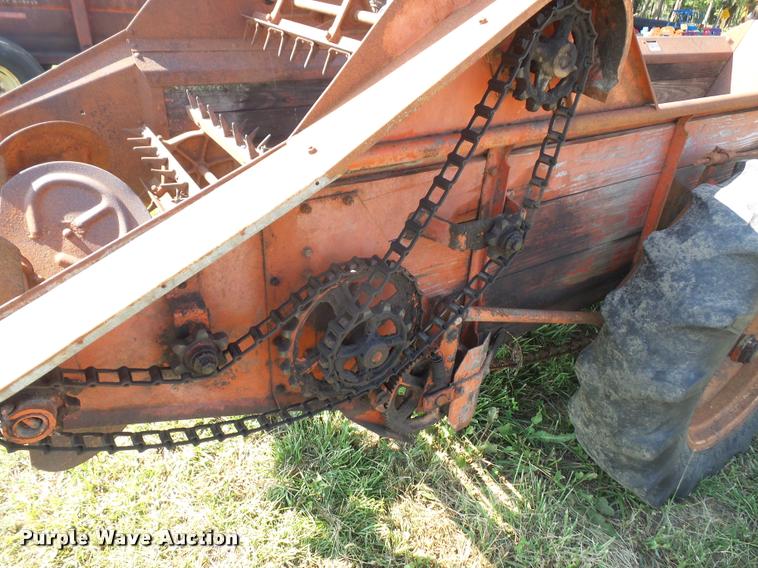 image for item K3734 New Idea manure spreader