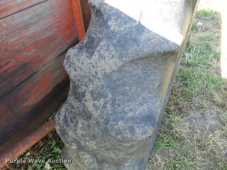 image for item K3734 New Idea manure spreader