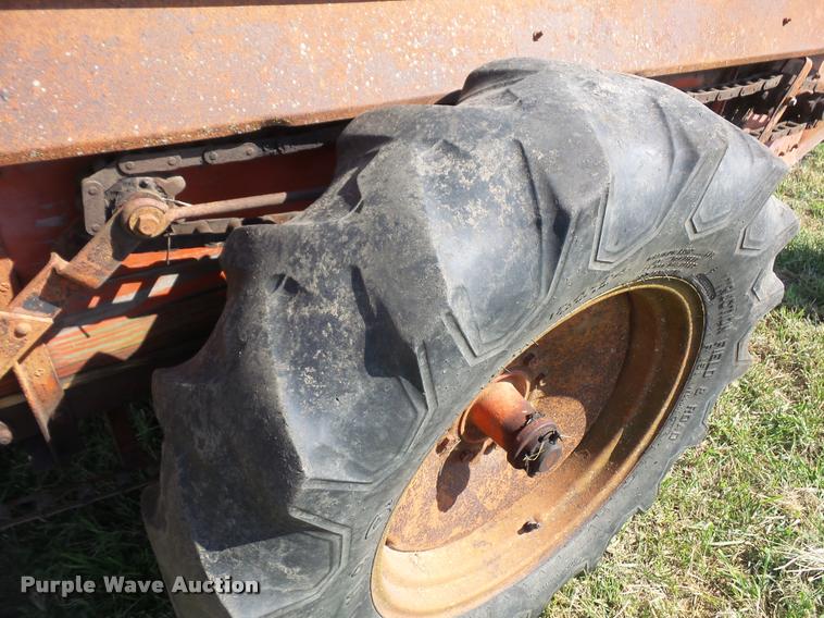 image for item K3734 New Idea manure spreader