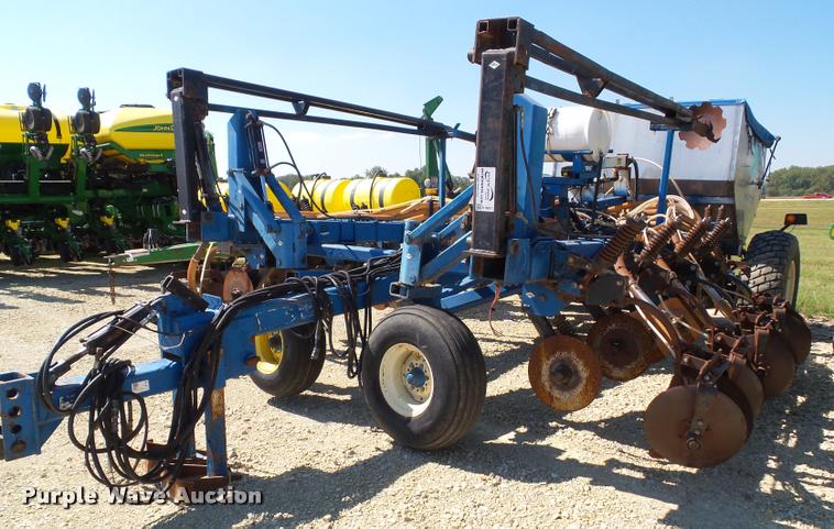 image for item K8201 Progressive 6200 12 row strip till