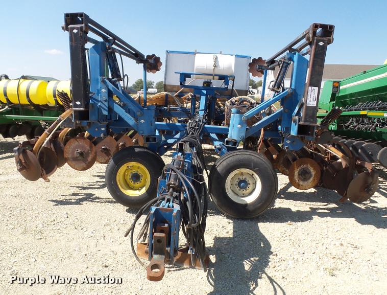 image for item K8201 Progressive 6200 12 row strip till