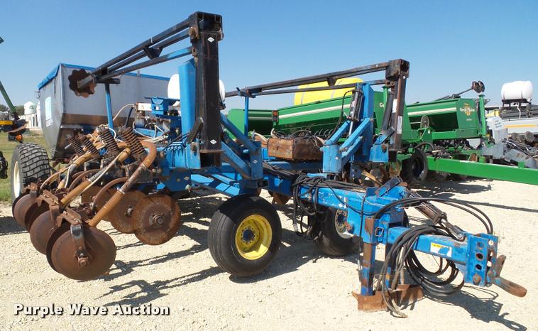 image for item K8201 Progressive 6200 12 row strip till