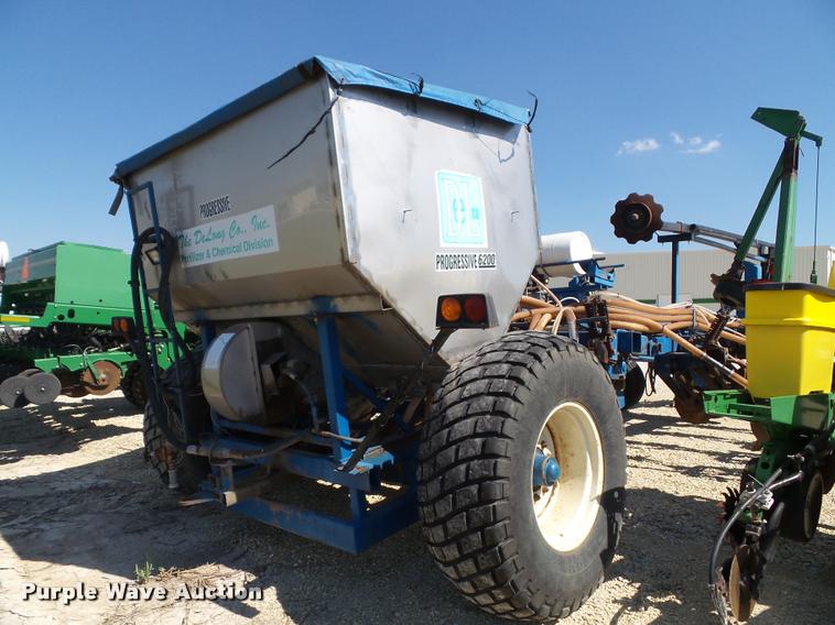 image for item K8201 Progressive 6200 12 row strip till