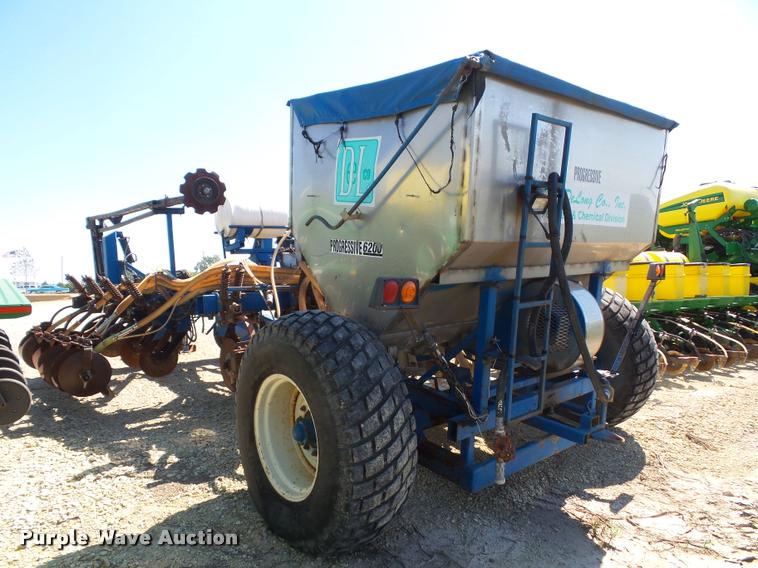 image for item K8201 Progressive 6200 12 row strip till