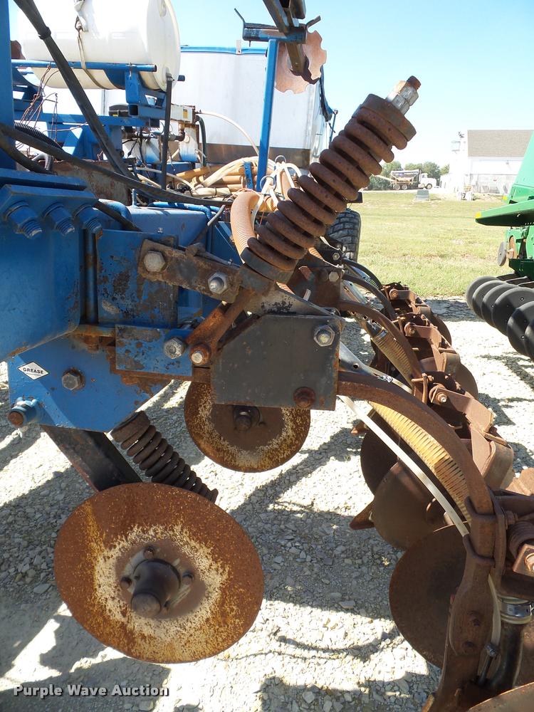 image for item K8201 Progressive 6200 12 row strip till