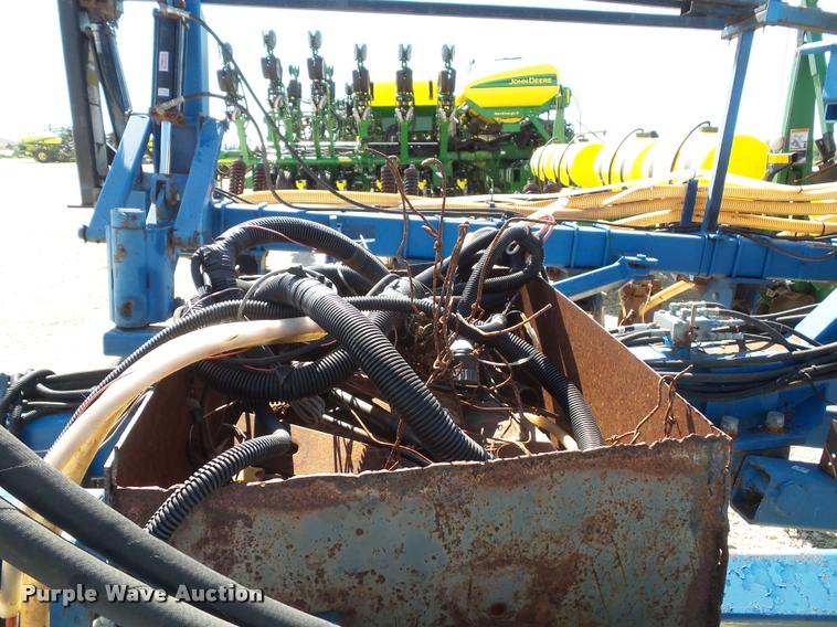 image for item K8201 Progressive 6200 12 row strip till