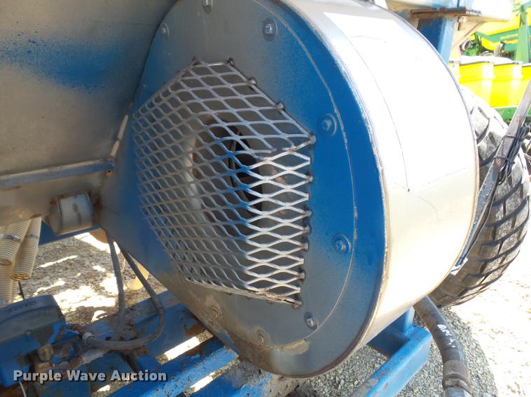 image for item K8201 Progressive 6200 12 row strip till