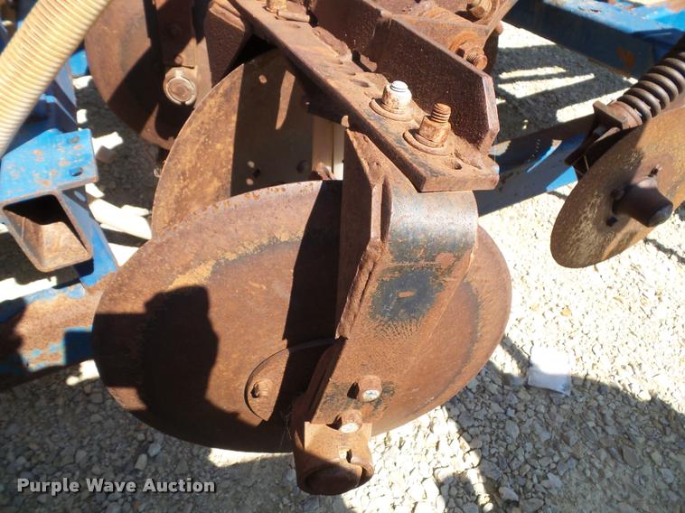 image for item K8201 Progressive 6200 12 row strip till