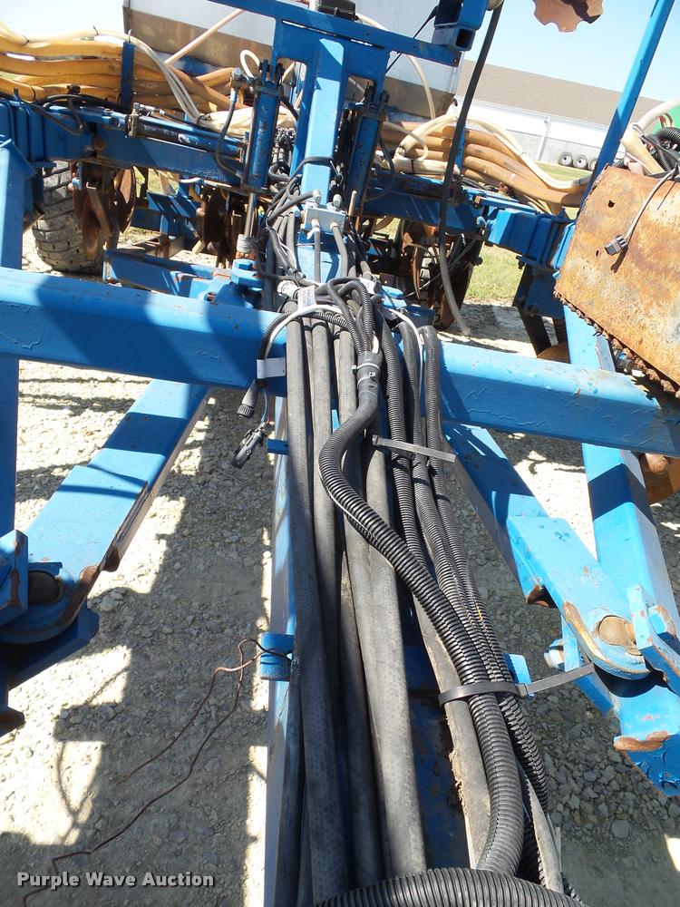 image for item K8201 Progressive 6200 12 row strip till