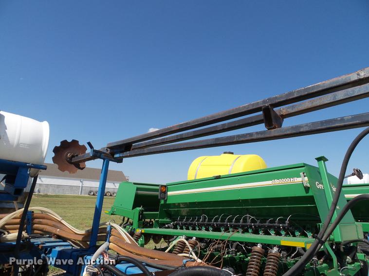 image for item K8201 Progressive 6200 12 row strip till