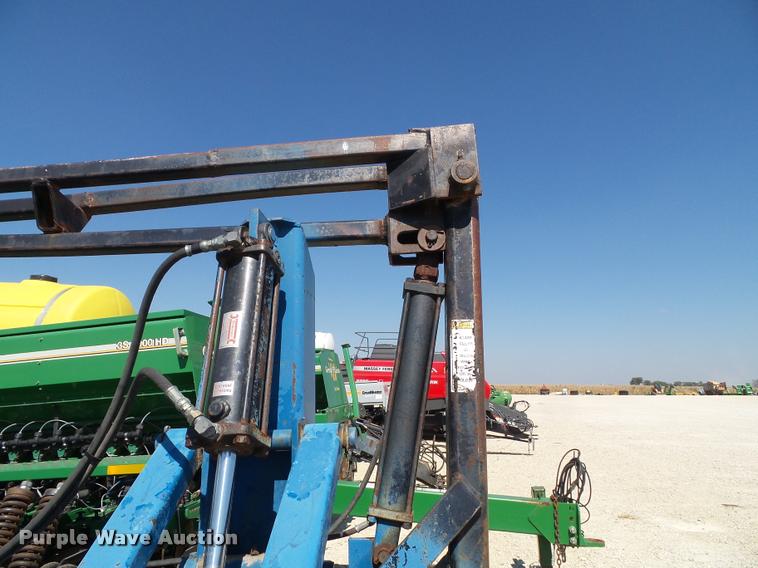 image for item K8201 Progressive 6200 12 row strip till