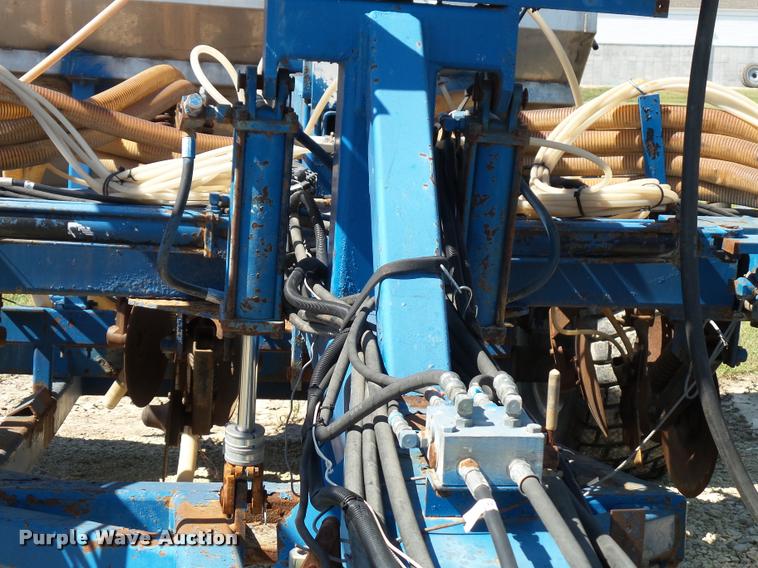 image for item K8201 Progressive 6200 12 row strip till