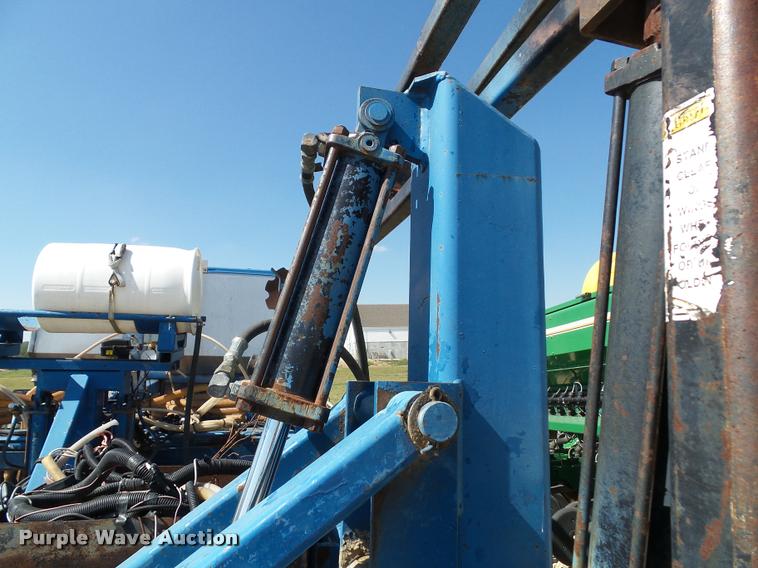 image for item K8201 Progressive 6200 12 row strip till