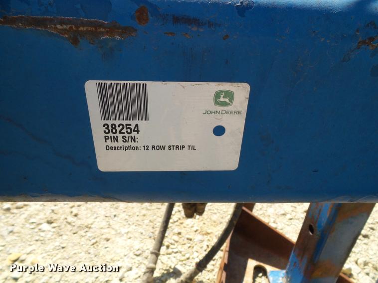 image for item K8201 Progressive 6200 12 row strip till