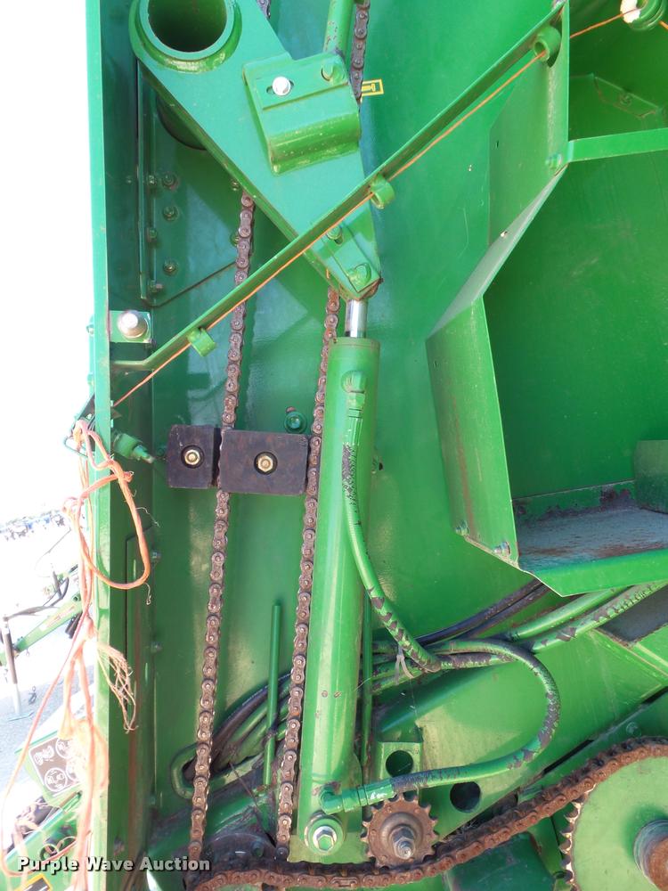 image for item K8202 2003 John Deere 567 Mega Wide round baler