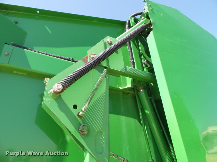 image for item K8202 2003 John Deere 567 Mega Wide round baler