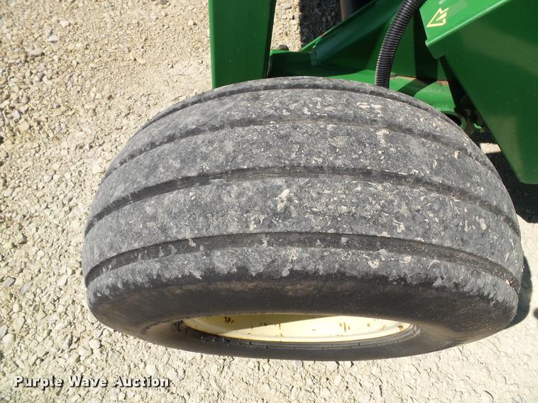 image for item K8202 2003 John Deere 567 Mega Wide round baler