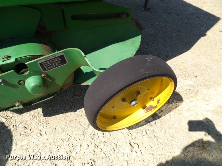 image for item K8202 2003 John Deere 567 Mega Wide round baler
