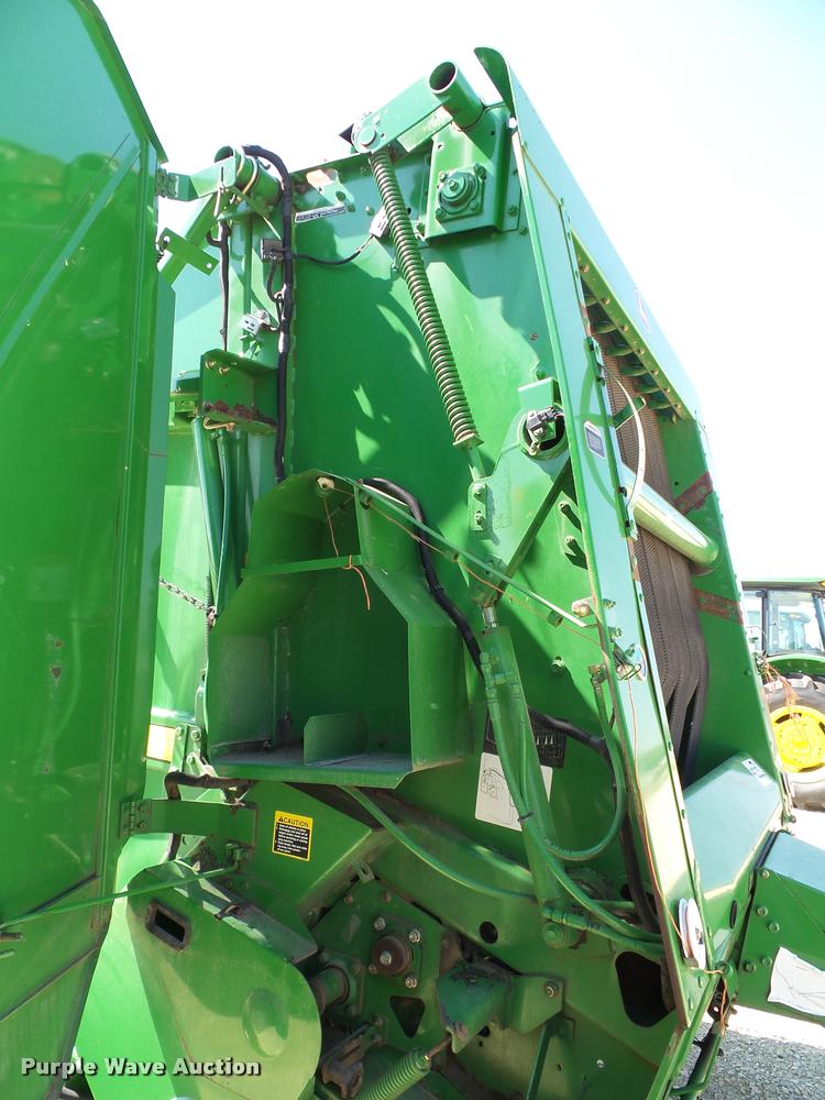 image for item K8202 2003 John Deere 567 Mega Wide round baler