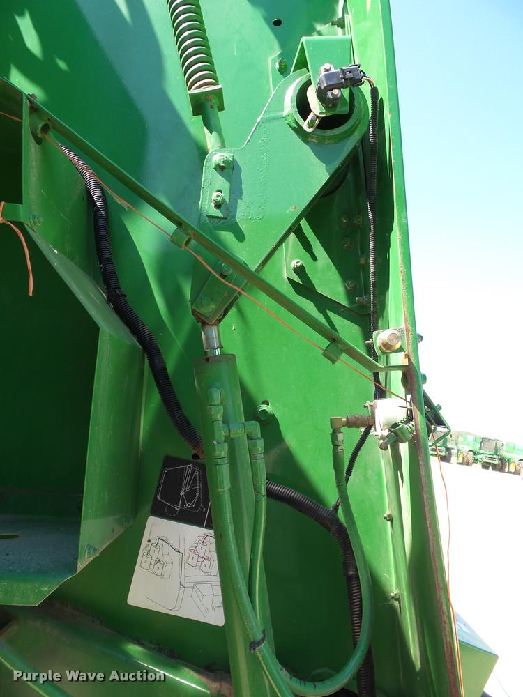 image for item K8202 2003 John Deere 567 Mega Wide round baler