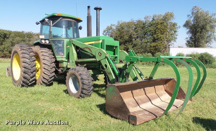 image for item K8222 1975 John Deere 4430 tractor