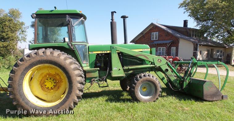 image for item K8222 1975 John Deere 4430 tractor